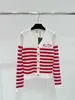 Traine de tricots pour femmes Gaoding 2024 Printemps / été Nouveau Stripe Jacquard Pattern Bouton Tricote en V Cardigan à col