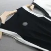 Женская цветовая вязаная цветочная вышивка майка лучшая летняя повседневная рукавица белая черная пэчворчатая уличная одежда 240419