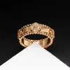 Designer Charm V Gouden Kaleidoscope Ring Geplaatste met 18K Rose Clover Wide en Smal Diamond ingelegd Licht Luxe paar