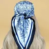 Bandanas Durag Four Seasons Luxury Style Headband 70x70cm Nieuw 2023 Dames Beach Zonnebrandcrème Kerchief Populaar Design Silk Headband 240426