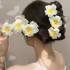 Clips de cheveux Barrettes 2024 New Bohemian Yellow Plumeria Flower Pearl Hearine Clip Hair Claw Femmes Girls New Grab Back of the Head Hair Accessory 240426