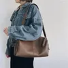 Borse a tracolla Rivet Big Bag 2024 Fashion Luxury Retro Leatch Portable Female Diagonale Tote Diagonale