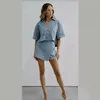 2024 Summer Femmes Blue Denim Jupe Suit en vrac 2 pièces Set à manches courtes avec chemise de poche et rue femelle irrégulière 240426