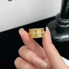 Designer Charme High Version V Gold Dicke plattiert 18k Mijin Clover Kaleidoskop Blütenblätter Ring Personalisiert