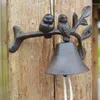 Estatuetas decorativas adorável pássaro forma de bem -vindo a campainha 2 pássaros pendurados na campainha rústica decoração de ferro fundido para um conto de fadas forjado