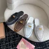 Volina di alta qualità in vera pelle comoda muli di punta rotonda pannelli piatti sandalo slip on scarponi di design di lusso per le calzature di fabbrica femminile