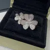 Charme de créateur Version élevée V-Gold Full Diamond Clover Ring Lucky Grass Double Flower Feme Feme Plated 18k épais accessoire