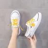 Фитнес-обувь размер 35-40 2024 Плоские каблуки цветочные женщины in ins ins inder homen casual sneakers дамы модные тапочки стиль кроссовки