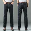 Mäns jeans designer jeans män löst montering rak ben mångsidig trend affärs medelålders tunna mäns avslappnade mäns byxor avancerade