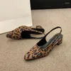 Zapatos casuales sandalias para mujeres puntiagudos de diseño de estampado de leopardo y tacón bajo mula negra al aire libre