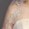 Bijoux de cheveux de mariage Veille de dentelle de mariage court voile de taille scintillante à 2 niveaux en tulle doux