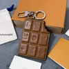 7x9cm Designer Chocolate Model Silver Keychain Key Chains Ring Holder Varumärkesdesigners Nyckelringar för Porte Clef Gift Män Kvinnor Bilväska Pendant Tillbehör ingen låda