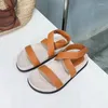 Sıradan Ayakkabı 2024 Yaz Stili Kadınlar İçin Basit Kalın Çıkarılmış Sandalet Orijinal Deri Daireler Açık Ayak Parmağı Sığ Ağız Kayışı Roman