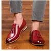 Zapatos de vestir 2024 estilo británico de cuero dividido masculino de moda formal borla mocasín para hombres mocasines casuales de negocios