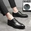 Chaussures décontractées Men de cuir Médiage noir italien classique pour 2024 Business de créateur de luxe Chaussure de Ville Homme