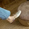 Chaussures décontractées 2024 Femmes d'été Split Cuir Roured Toe Chunky Talon Mules Slingback pour les sandales