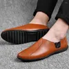 Lässige Schuhe Männer Slebringe Modebootschuhe Mann Leder Moccasins Herren fahren bequem atmungsaktuelle Schlupf an