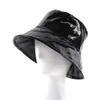 Breda randen hattar hink cap vattentät regn fashionabla svart patent läder fast färg retro gata hip-hop fiske strandparty q240427