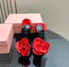 Elegant brudbröllop Magda Butrym Sandaler Skor Kvinnor Runda tår Double Flower Satin High Heels Lady Gladiator Sandalias EU35-41