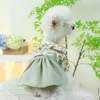 Vêtements pour chiens robe multicolore petits vêtements floral coknot village chat sweet lacework repel design costume Products pour animaux de compagnie en gros