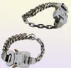 Hero Chain Alyx Buckle Armband Män Kvinnor Högkvalitativ 1017 Alyx 9SM Openwork Letters Rostfritt stålkedja Q06222958510