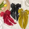 Hårklämmor Barrettes 3 Kvinnor Solid Color Long Big Bow Long Float Satin Spring Clip Back Head Hair Clip Internet Röd med samma temperament Topp CLI 240426