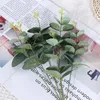 Fleurs décoratives 10pcs plante artificielle en soie eucalyptus qui laisse les branches fausses tiges bouquet pour le vase de fleurs de mariage arrangement floral