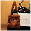 Kosmetische Taschen Herbst Winter Nachahmung Fell Handtasche 2024 Trendy Women Purry Square Bag Love Splice Tasche Schulter Bolsos Großhandel 8994