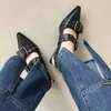 Slingback -schoenen Gotische dikke hakken Damespompen Rivet Street Style Medium Heel Punk Vintage Casual Sandals Spring Summer 240425