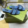 Designer Denim Slippers Slides para mujeres Sandalia de goma de goma Moda de color azul claro Doble letra Sandale Classic Hollow Out Sliders plano Tamaño del zapato 35-41