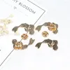 Broches schattige pin broche cartoon goudvis metaal witte badges kleding in vis geluk zwarte koi revers