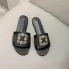 Topkwaliteit dames sandalen ontwerper dia's strass word met sprookjeswind slippers buiten slagen mode 2024 zomer nieuwe Koreaanse versie honderd mooie fuchsia