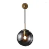 Vägglampa nordiskt rund glas boll sovrum kreativ personlighet av modern minimalistisk el korridor sänglampa.