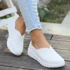 Buty swobodne 2024 Flat Light Fashion Tkatę Miękką Miękką Sole Mother Mother Sports Hollow Out Sport