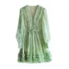 Robes décontractées d'été Femmes vintage en mousseline de mousseline florale lanterne Ve manche V Mini robe élégante Femme Green Ruffles Beach Vestidos
