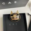 Boutique de 18K Gold Broch Brand Designer Nuevo gato en forma de gato Broche de ropa de alumno de altura de alta calidad Broche de ropa de regalo boutique de alta calidad