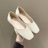 Chaussures décontractées Muisseurs coréens avec orteil carré de fourrure peu profonde Mocasins Femme Femme Footwear Sneaker 2024 confortable SLI