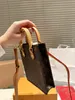 Designer Mini Piano Borsa Materiale di pelle di vitello Materiale di alta qualità Borsa a tracota Borsa Bota portafoglio per telefono cellulare BASSE CHIAVE LUSICA NUOVO