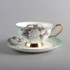 Filiżanki spodki europejskie kwiecisty ceramiczne popołudniowe pary herbaty sparujące kości China kawa i talerze kuchenne napoje domowe naczynia