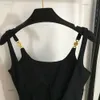 Märke badkläder kvinnor bikini designer ett stycke baddräkt mode logotyp sexiga baddräkter gyllene axel spänne dekorativ sling semester strand flickor kläder 26 april