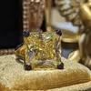 Amorita Boutique Yellow Square Full Drill Design Fashion Fashion Fonction Shiny Femme Ring 240423