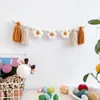 Dekorativa figurer 2st Bohemiska träpärlor Ull Felt Daisy Flower String Baby Kids Room Wall Hanging Ornament Nursery Decor