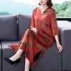 Robes décontractées 2024 Été d'âge moyen et âgée de maman de maman robe de mode grande taille Vintage Vintage en V imprimé pour femmes K829