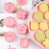 Stampi 8pcs/set di cookie tagliatrio in plastica a forma di fiori 3d cartone animato biscotto pressuto timbro da bisco