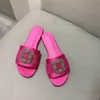 Topkwaliteit dames sandalen ontwerper dia's strass word met sprookjeswind slippers buiten slagen mode 2024 zomer nieuwe Koreaanse versie honderd mooie fuchsia