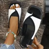 Scarpe casual flip-flip-flip con tacco basso con cucitura in bianco e nero di colore bianco e nero sandali femminili 2024 per donne