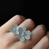 Designer -Marke Precision Edition Voller Diamantklee Ring für Frauen Doppelblüte offene Blütenblätter leichter Luxusstil -Schmuck mit Logo
