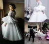 2020 Chic White Prom -klänningar från axel puffy ruffles långärmad chiffong veck hög låga korta kvällsklänningar spets applikation occa4466930