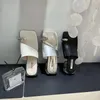 Hausschuhe lässige Frauen flach niedrige Heels schwarz silber weiße Sommer -Kleidungsschuhe Clip Zehen Flip Flops Party Pumpen Maultiere außerhalb von Rutschen