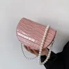 Sacs à bandouliers Fashion Pearl Chain Saddle Crossbody for Women 2024 Luxury Design Spolds Hands Sacs Messenger Messenger Cluth High Quality